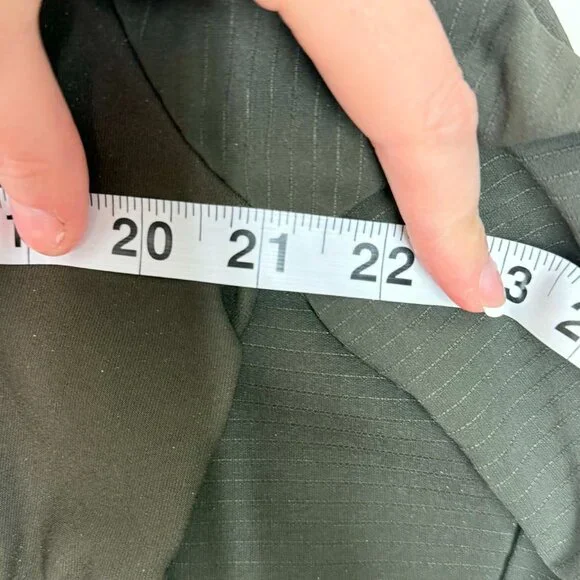 Nike Dri-FIT womens Taupe/olive green colored full zip Lightweight Jacket (1094) - Picture 8 of 8